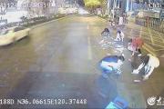 青岛深夜街头，上百页纸张撒满地，这群暖心人出手了……-中国石化加油卡网上营业厅官网