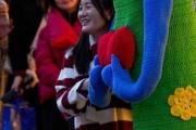 北京：民众排队打卡胡同里的“毛衣树”-中石化油卡充值